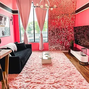 Dolly's Glam Getaway - Glittering Gem Near Broadway Nashville